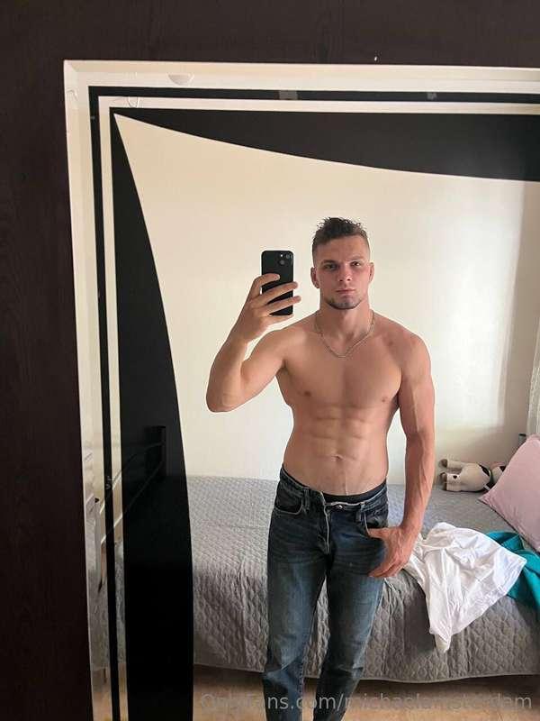 https://onlyfans.com/danielklein