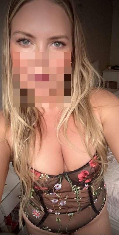 If you like blondes, meet your newest obsession: @canadianbl..