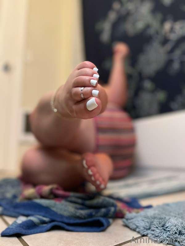 Mmmm.. have you ever imagined what my feet would feel like g..