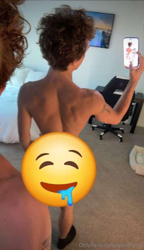 Back or front??? 😏😏😏