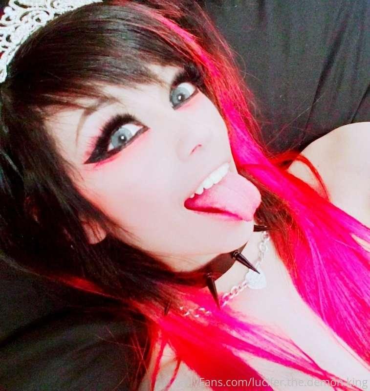 >U.U< ♡