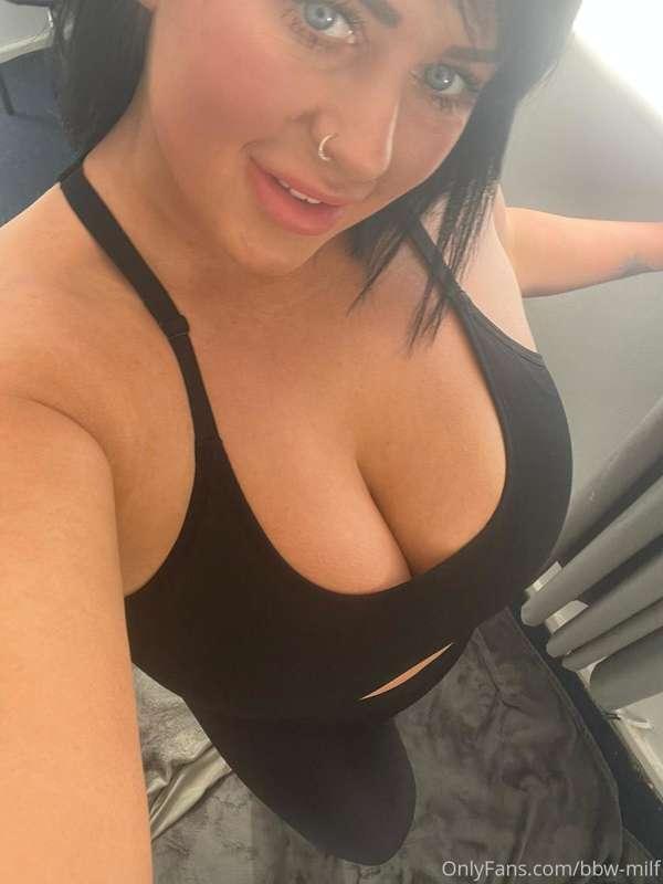 First person to tip me $15 will get a MEGA bundle! 😈 Hurry b..