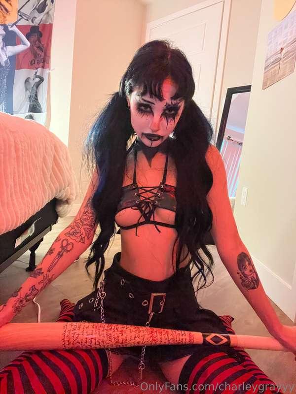 CLOWN GIRLFRIEND :)