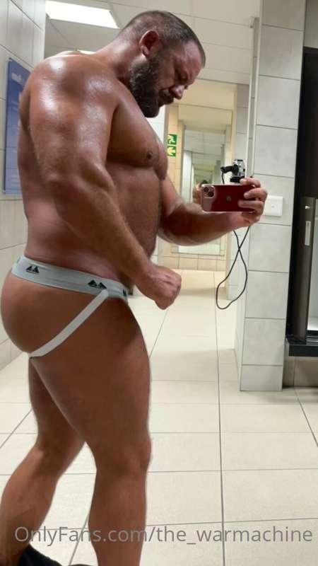 Can just hear that strap screaming: Help me! Help me!