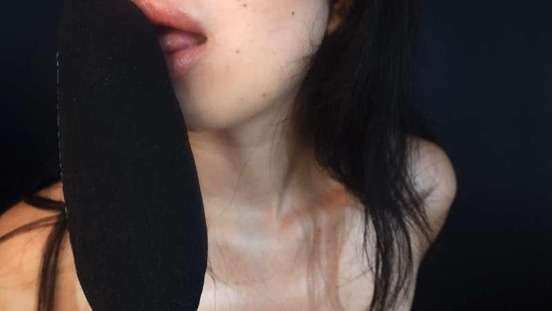 Sensual long mic licking