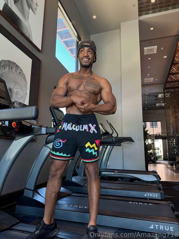 Come let daddy work you out 😏