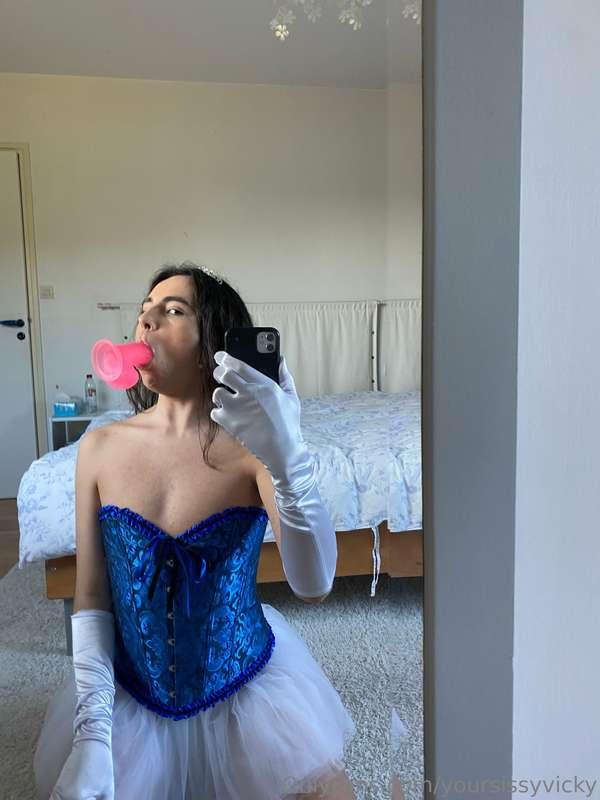 yoursissyvicky image #2
