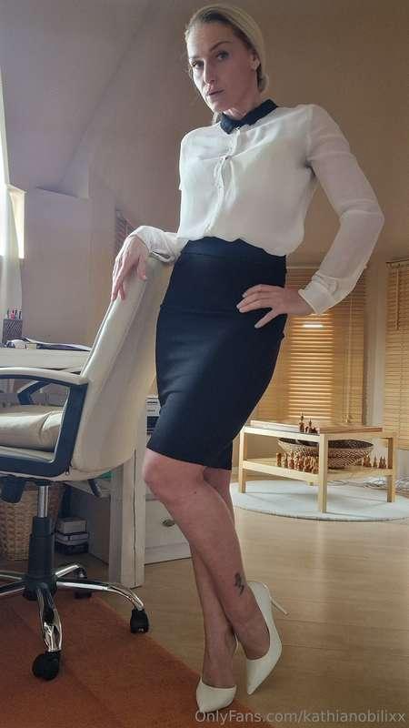 I'm the boss and I love it!!! Enjoy your working Monday...an..