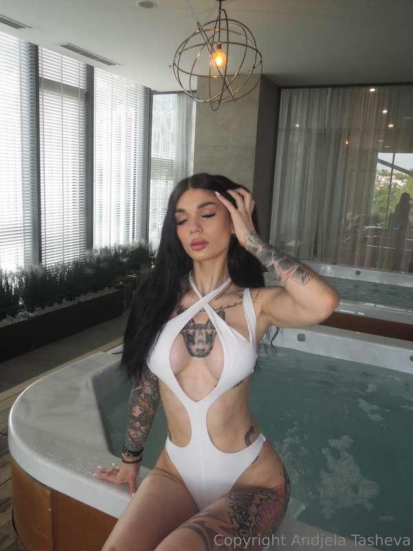 На съобщения отговарям само и единствено във VIP страницата ..