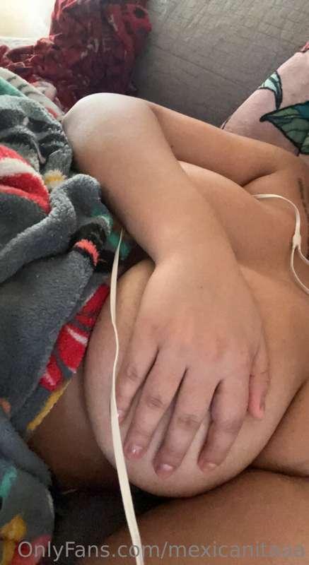 A little ass bouncing on my dildo from the back so good