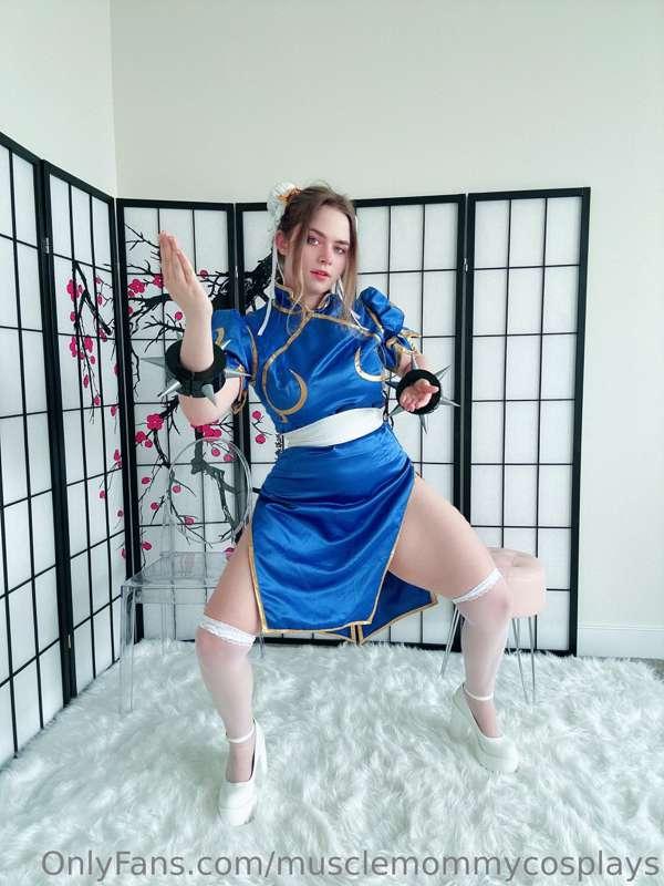 musclemommycosplays image #1