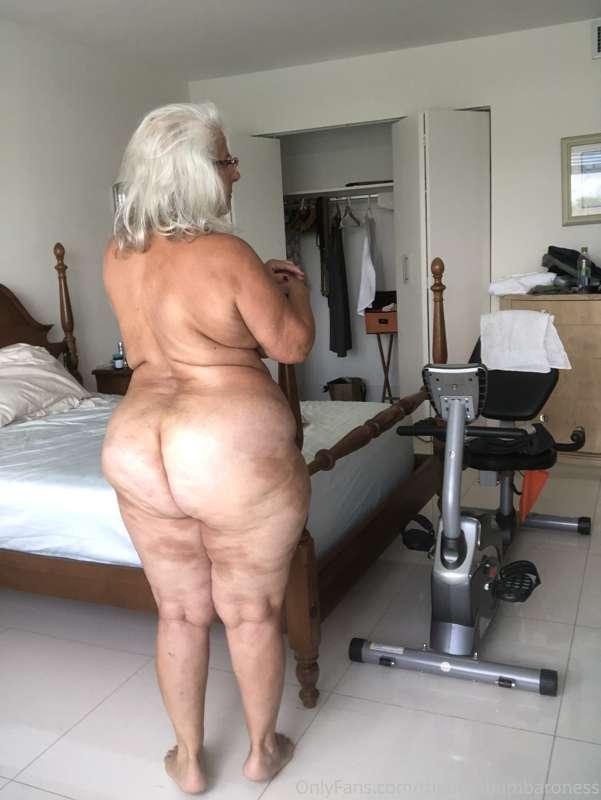 thebumbumbaroness image #1