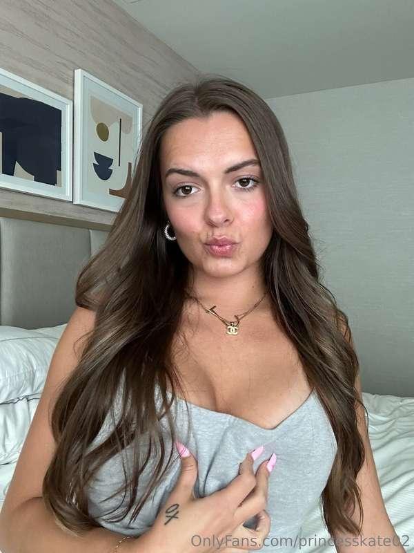 Tip me $10 right now so I can show you my big tits with a 10..