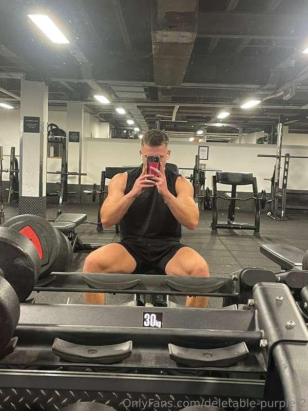 Never too **sweaty** to take a gym pic for you 🥵