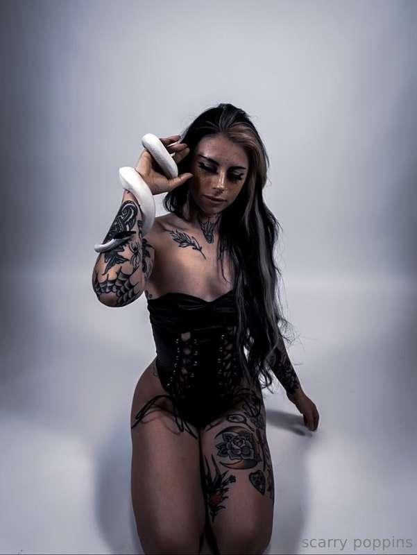 snake charmer on the training 🖤🤭 but is there anyone who has..