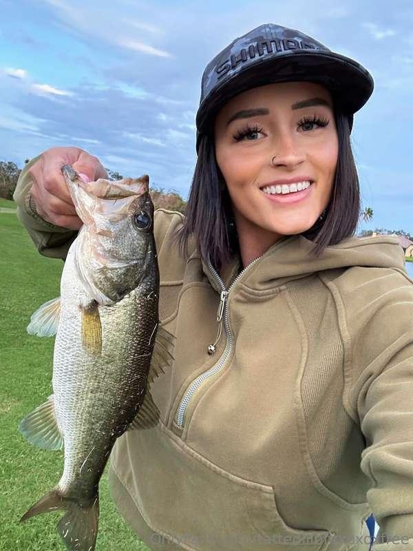 Only hot girls fish 🎣If you want to see what else I do... jo..