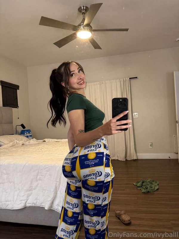 This has got to be my good side. Right? 🍑🤭
