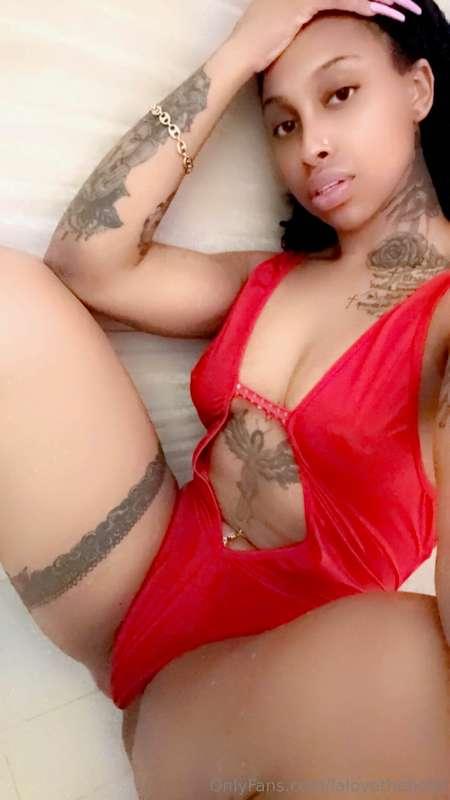 ### FIRST TO MESSAGE ME 💣 GETS A GIFT IN THE INBOX 🤫