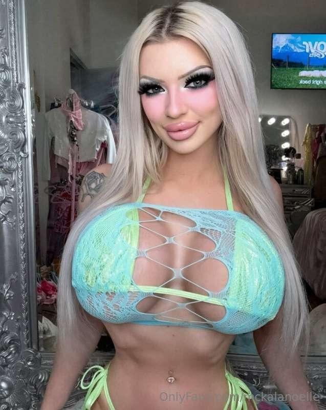 i’m in a naughty mood today… tempt me 😈💗