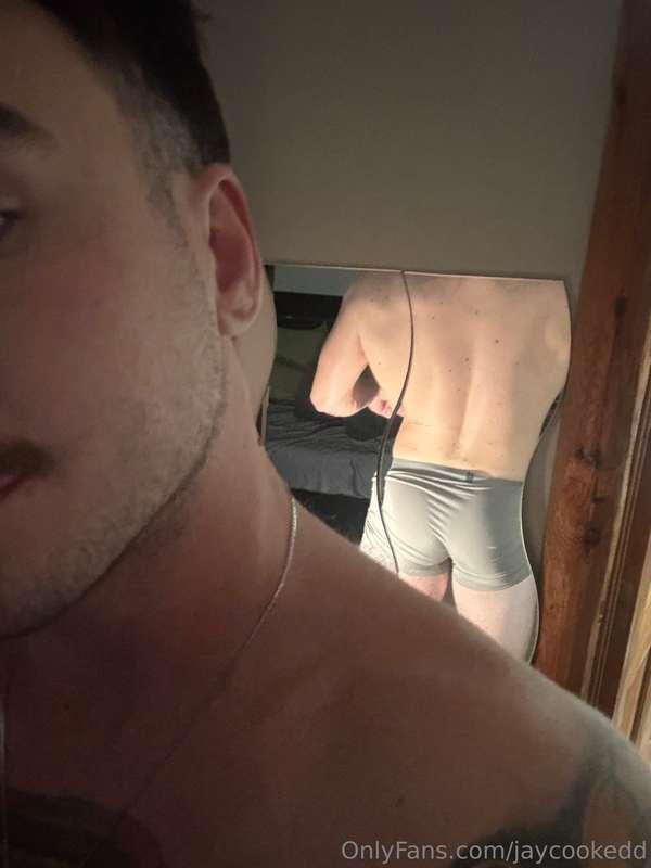 my ass is real tight from my workout... cum massage it for m..