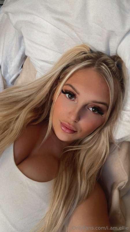 Wanna cuddle all day? ☁️