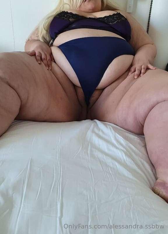 Come lie between my legs babe😍🔥💦