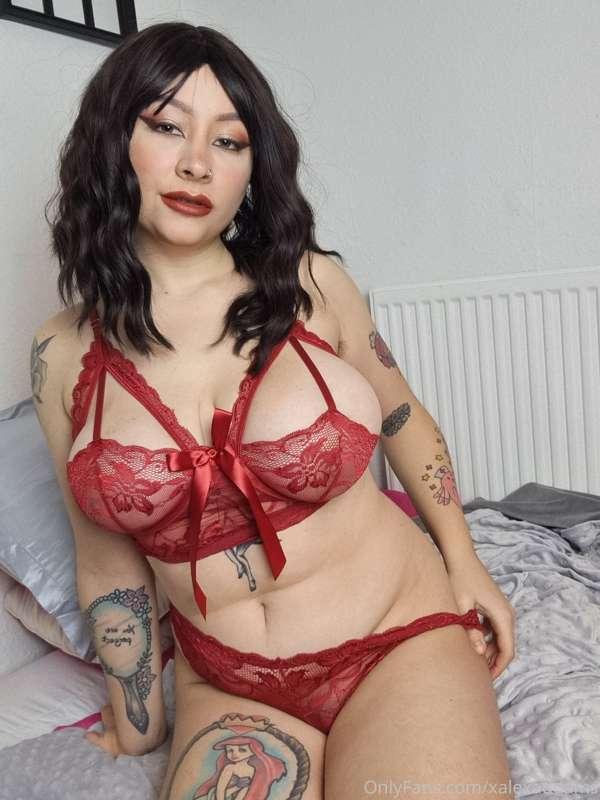 DM me a naughty secret right now 🎄🎄🎄
