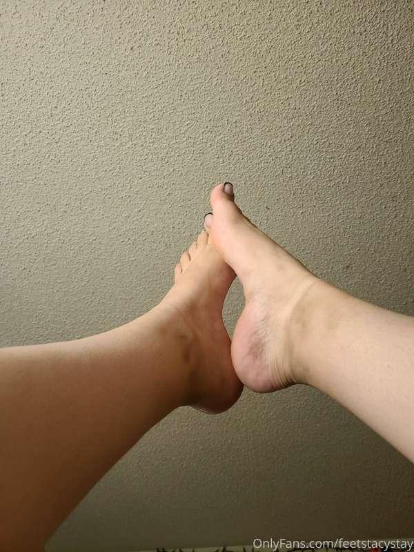 Those ankles are dirty!!!!!
🧼🧽🛁