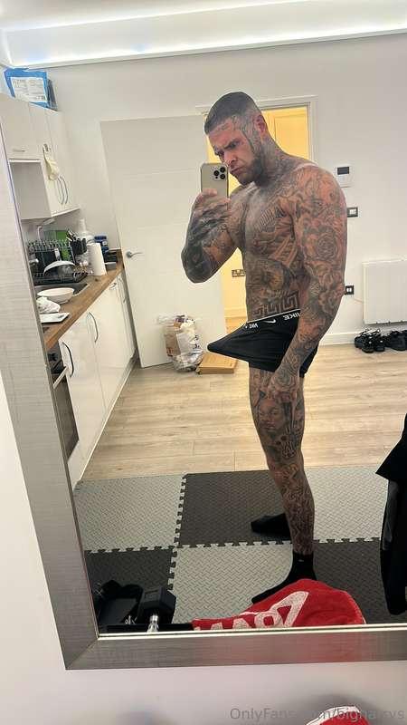 Look at my big meat sticking up😈 it needs attention😝