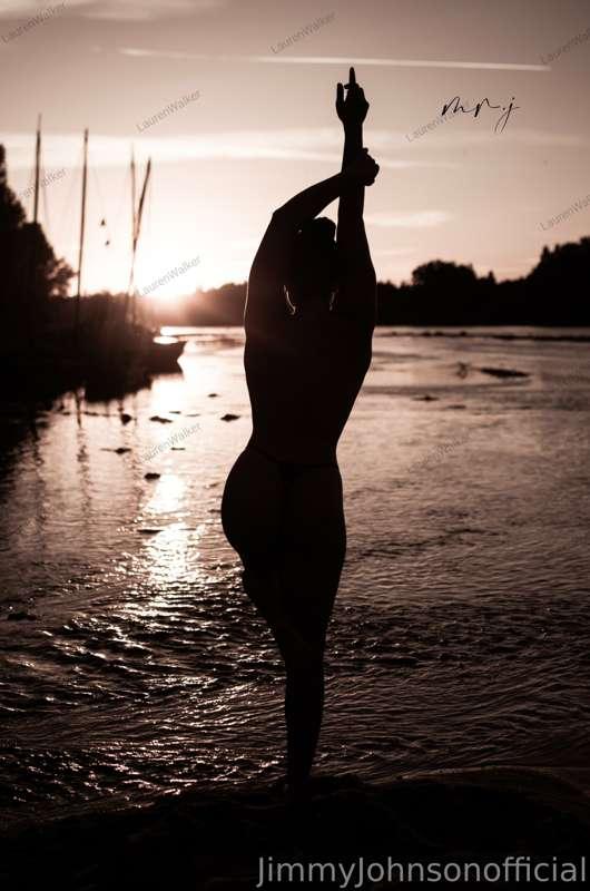 "Shadow"

Photographe / @jimmyjohnsonofficial

With / @laure..