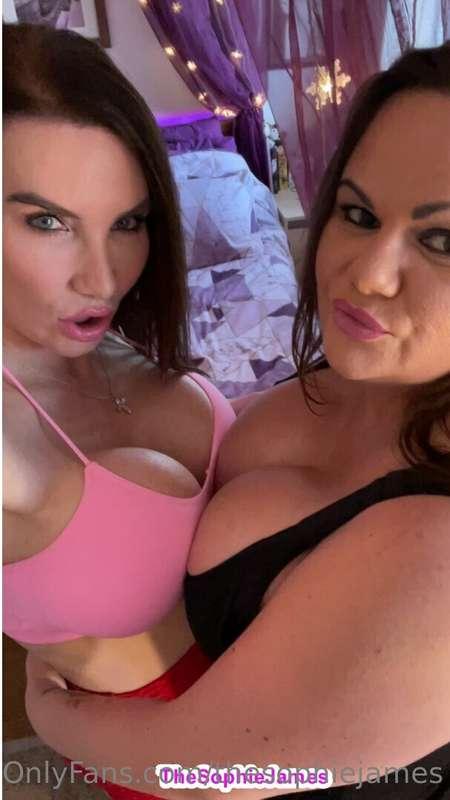 When 34JJ Sophie James Met 34L @miss-annalise tip $5 for the..