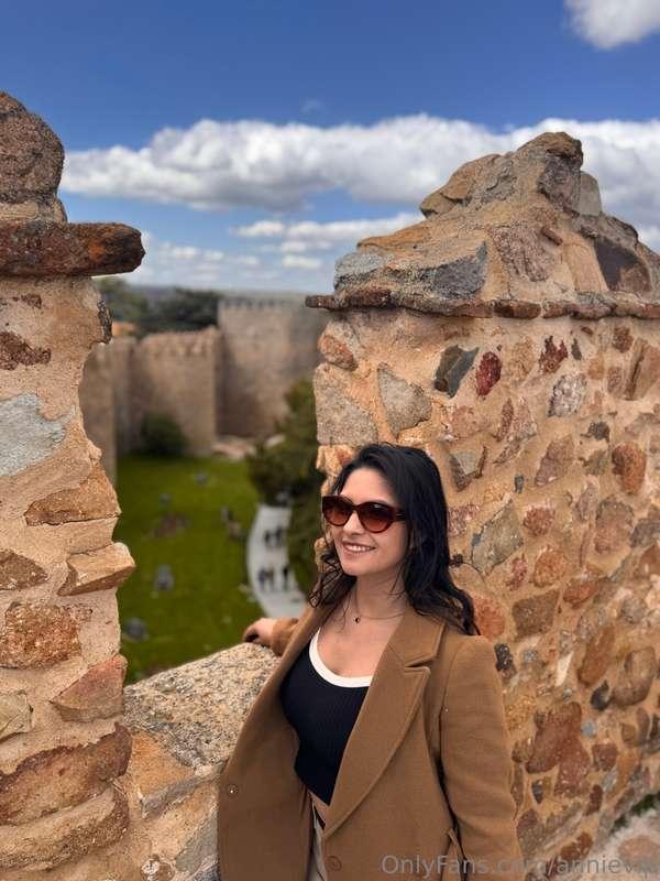 Your dream girl is one click away 💌