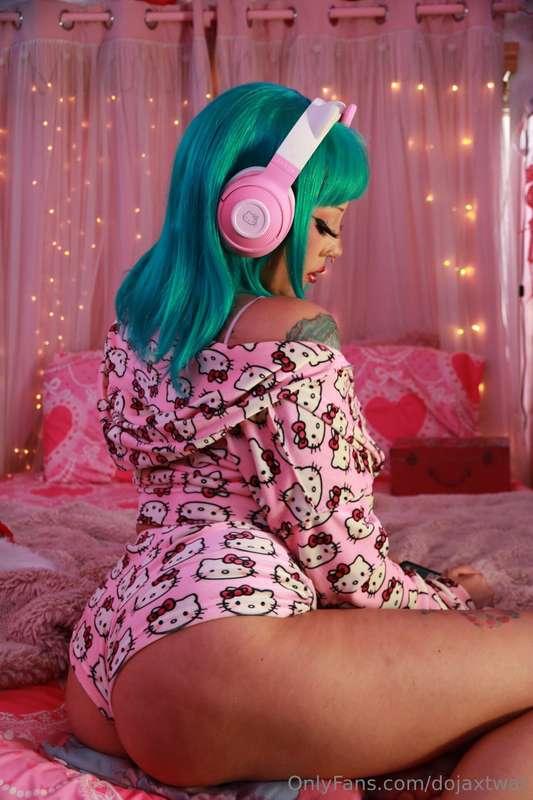 Me in essence 💕💦  Yes my feet are dirty, that was an artisti..