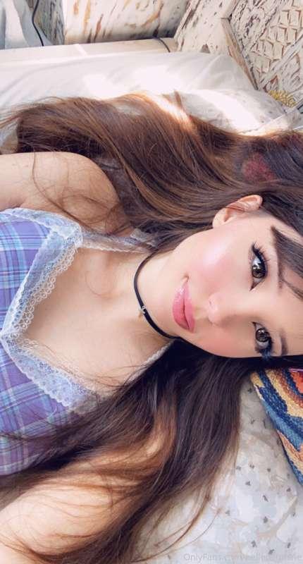 Taking risky photos today.... anything anyone wanna see ?? 💕