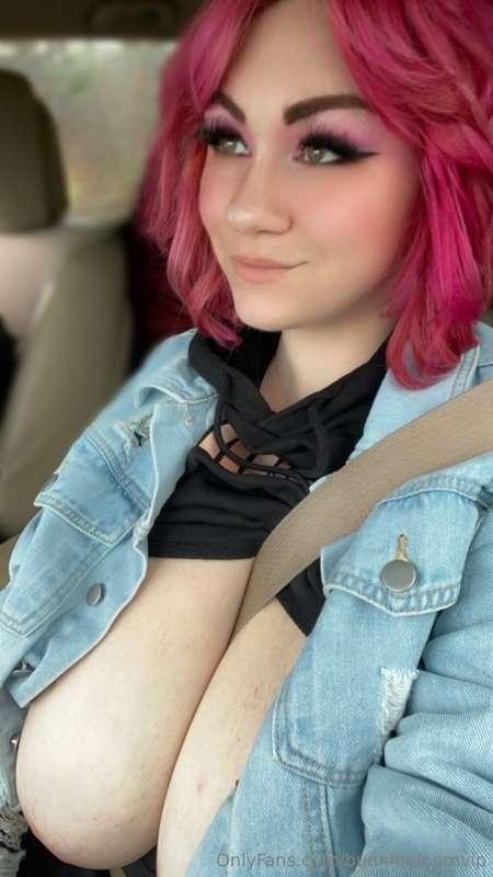 Beep beep get in loser we are going bra shoppingggggg 🌸