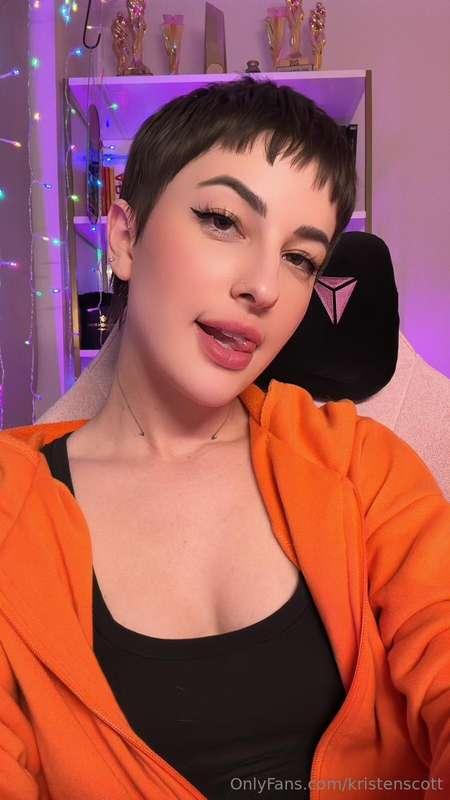 LIVE SHOW THIS FRIDAY 4/26 @7:30 pm PST 🎉 
Get registered no..