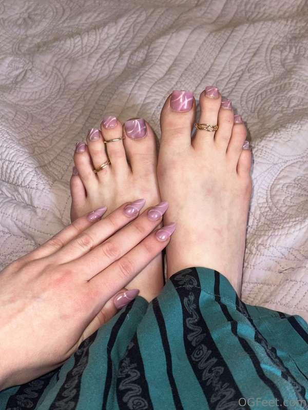 Freshly painted, freshly teased, now they want your tongue 🦶..
