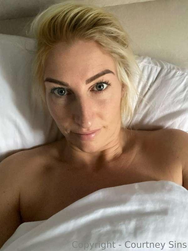 Morning babe, did you see the huge DM that landed earlier? S..