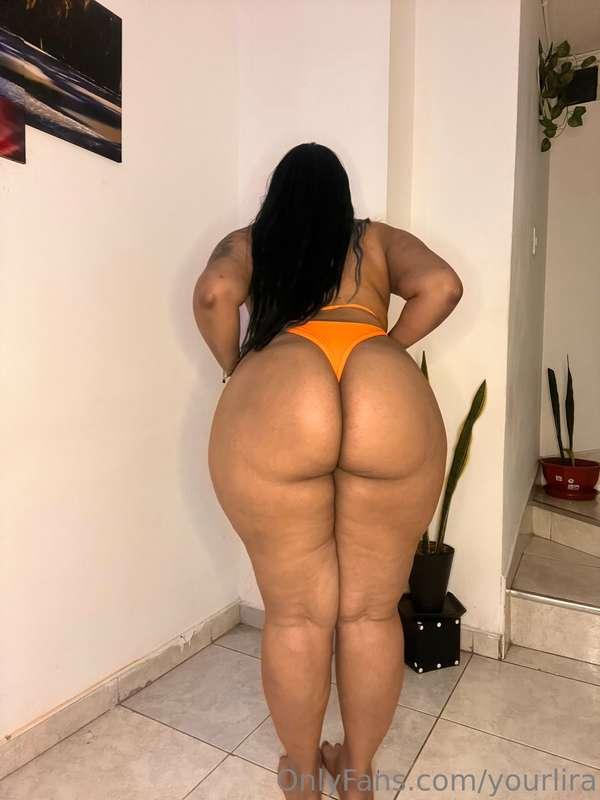 popping this booty out