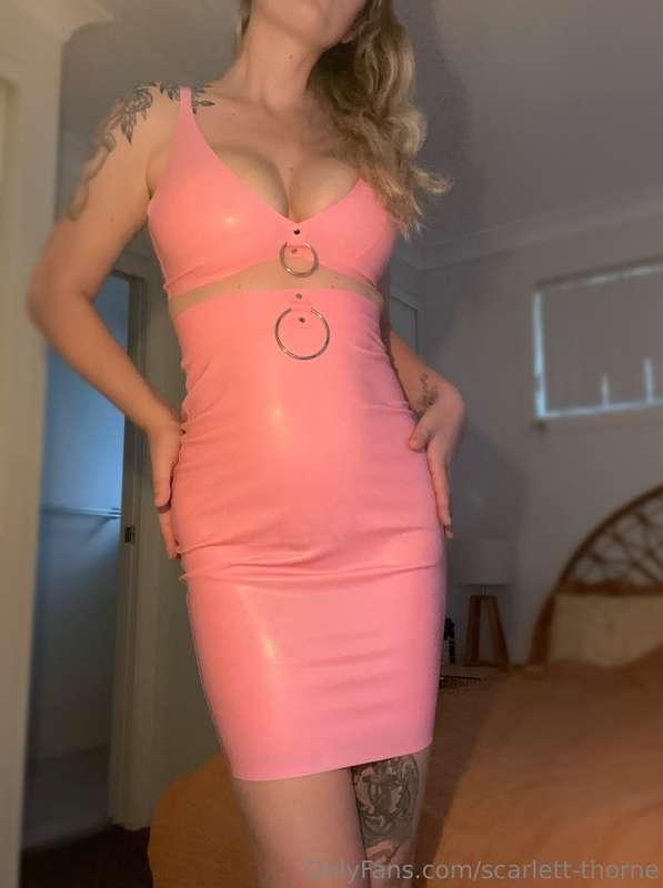 Fetish Friday today apparently 😈 Latex barbie 💕