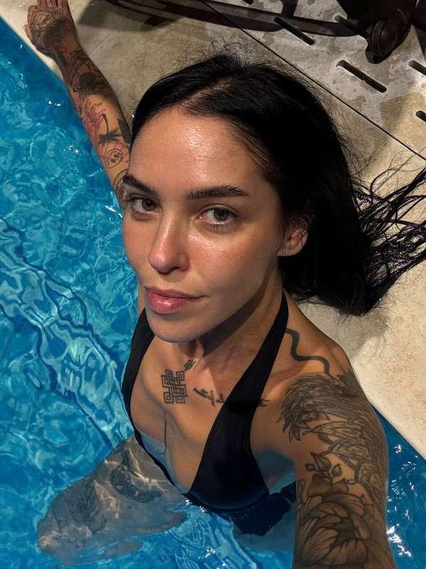 I can’t wait for summer, my skin needs some vitamin D 🫠💗☀️