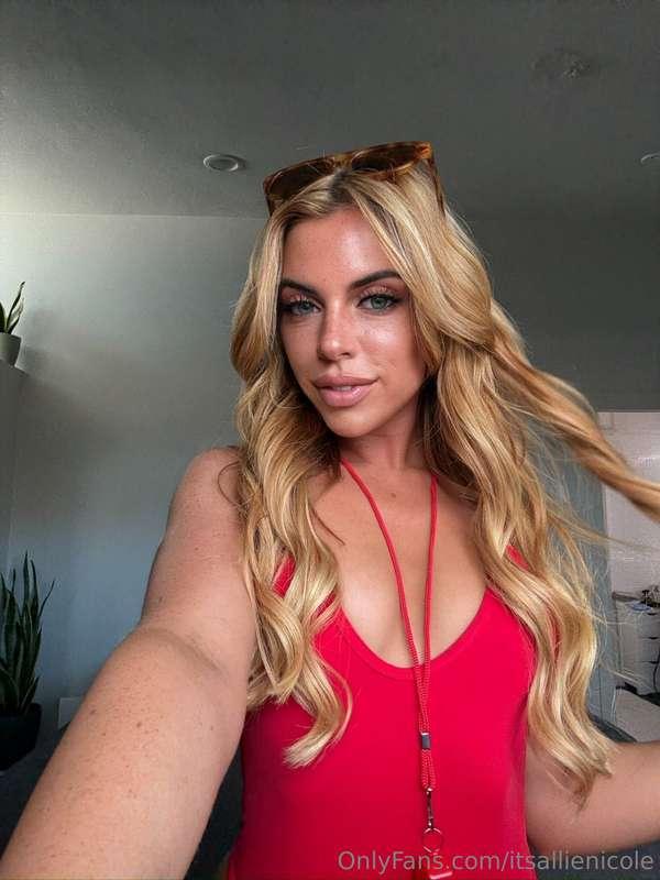 omg im so happy y'all are loving the new lifeguard BG!! it w..