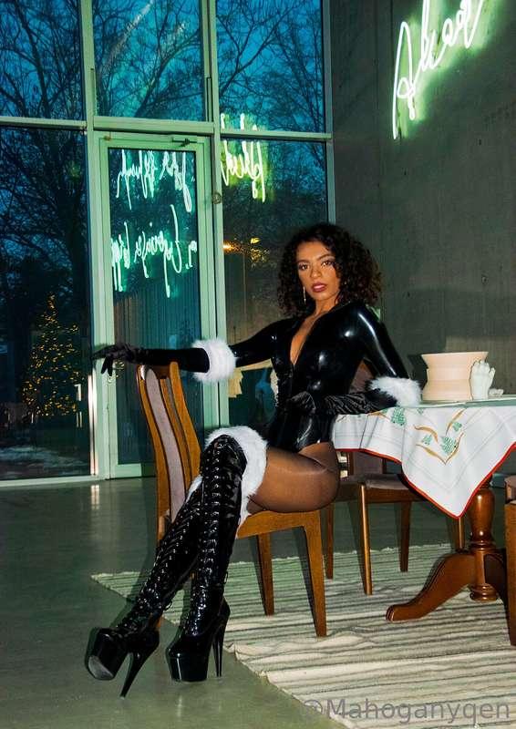 Black latex in public 🔥 definetelly my fav shoot of 2022  Sw..