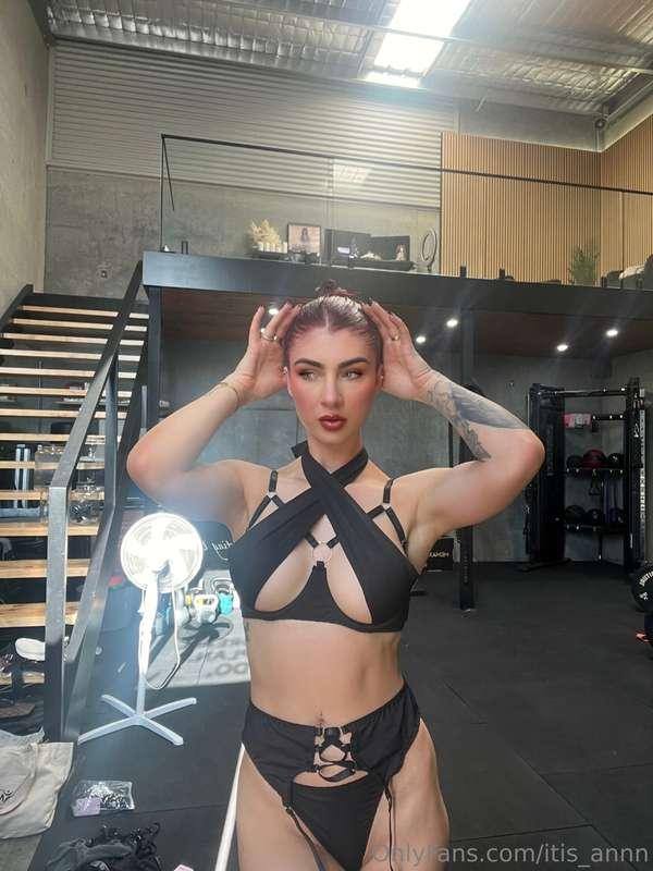 New photos coming to your dms soon 🔥