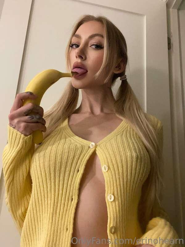 bananas and cream? sounds good to me😈🍌