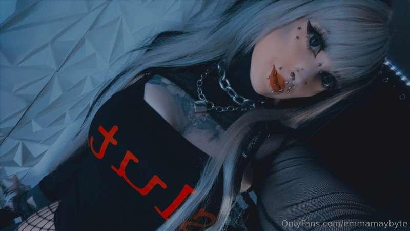 emmamaybyte image #1