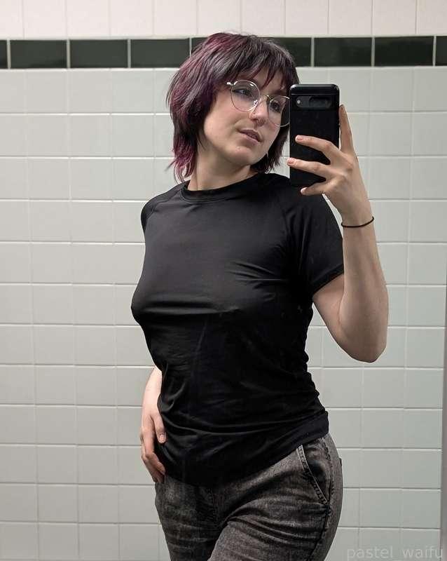i feel so hot in this outfit c:
super happy with how my hair and makeup turned out todayyyy 