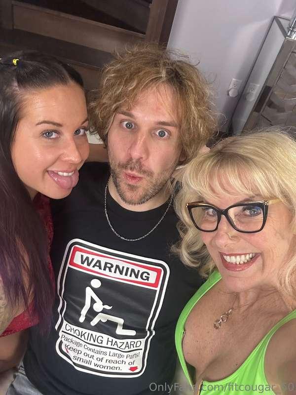 IT'S MY BIRTHDAY!!! Beautiful BJ with facial threesome style..