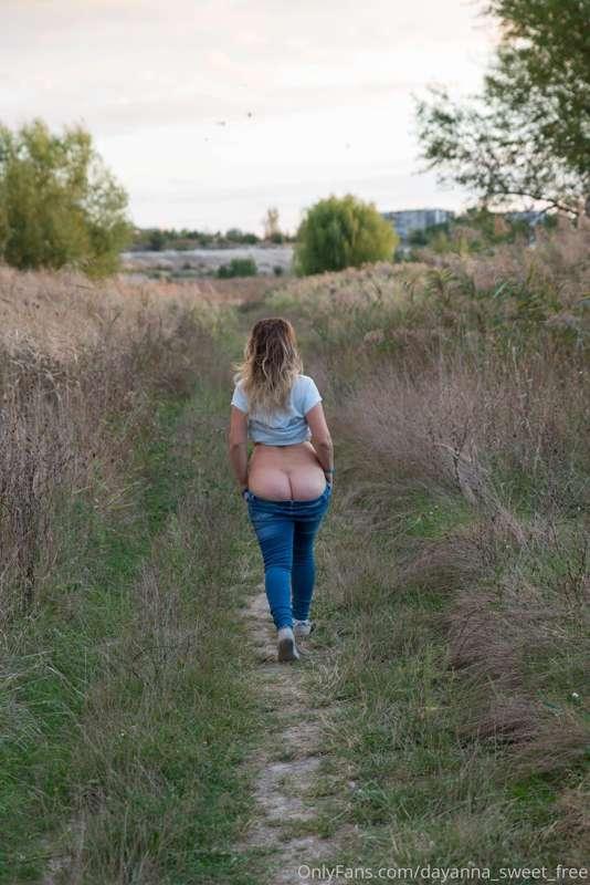 kiss that ass in nature