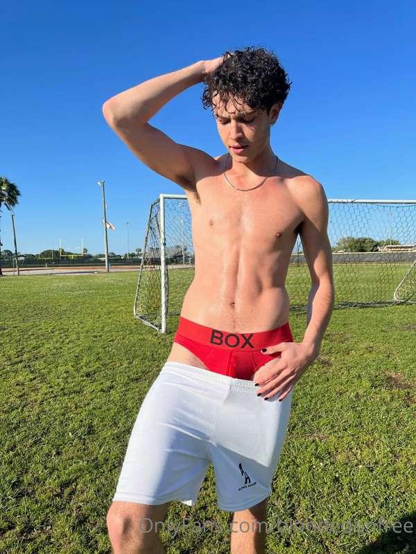 Are you into soccer boys ?? 😍👀🍆😈 

@hungbrah